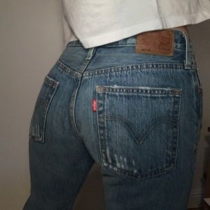 Levi’s 501 vintage look.